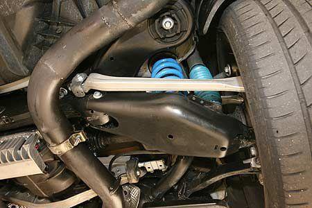 Wie Brabus die Achsen verstärkt
Die Radaufhängung eines Mercedes CLS wäre mit 1.100 Nm überfordert. Deshalb ersetzt Brabus ...