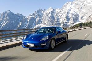 Porsche Panamera S Hybrid, Frontansicht, Fahrt, Bergstraße