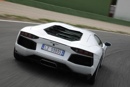 Lamborghini Aventador, Rückansicht, Teststrecke