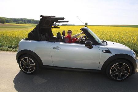 Mini Cooper Cabrio, Seitenansicht, öffnendes Dach