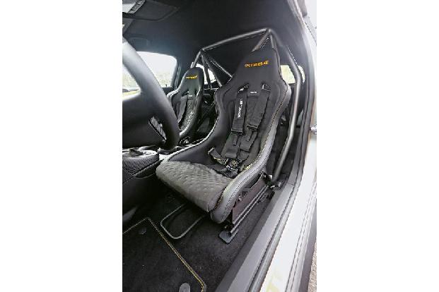 Opel Astra OPC Extreme, Fahrersitz