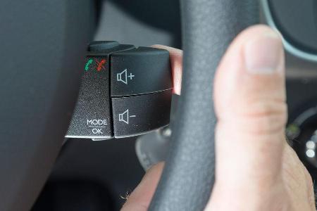 Dacia Logan MCV TCe 90, Lenkradschalter