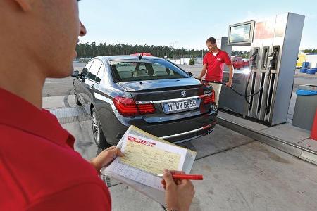 BMW 750Li, Tankstelle