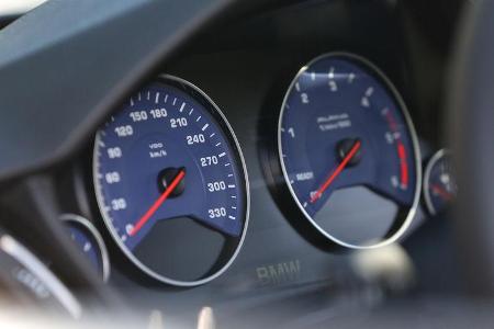 BMW Alpina D3 Touring, Rundinstrumente