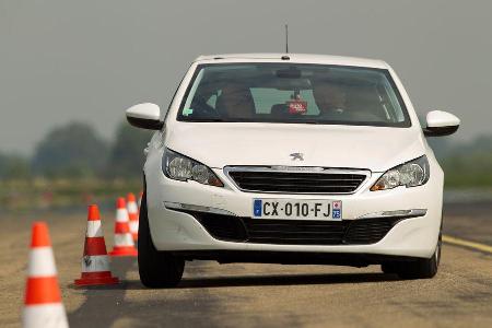 Peugeot 308 125 THP, Frontansicht, Slalom