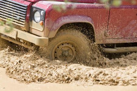 Land Rover Defender 90 TD4 SW, Rad, Felge, Wasserdurchfahrt