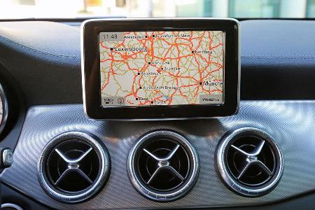 Mercedes CLA 250, Navi, Bildschirm