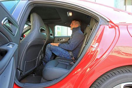 Mercedes CLA 250, Rcksitz, Beinfreiheit