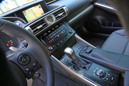 Lexus IS 300h, Mittelkonsole