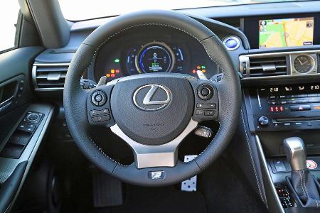 Lexus IS 300h, Lenkrad