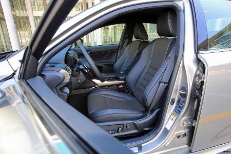 Lexus IS 300h, Fahrersitz