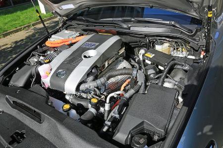 Lexus IS 300h, Motor