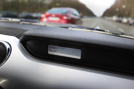 Ford Mustang 5.0 Ti-VCT V8, Plakette