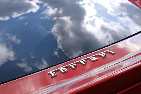 Ferrari F12 Berlinetta, Schriftzug