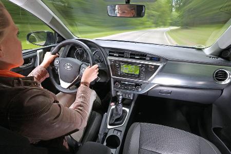 Toyota Auris 2.0 D-4D, Cockpit, Fahrersicht