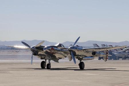 Lockheed P-38 Lightning - Red Bull