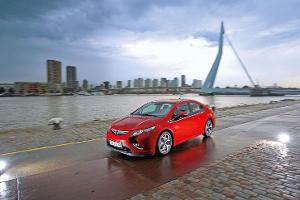 Opel Ampera, Seitenansicht, Skyline