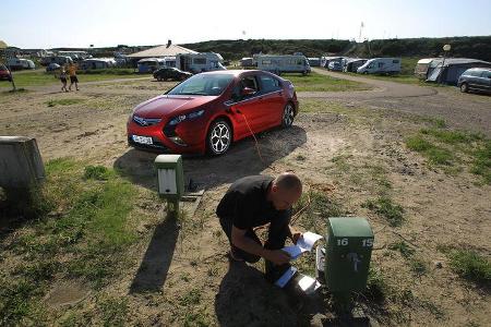 Opel Ampera, Seitenansicht, Stromzufuhr