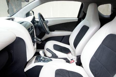 Aston Martin Cygnet, Cockpit, Fahrersitz