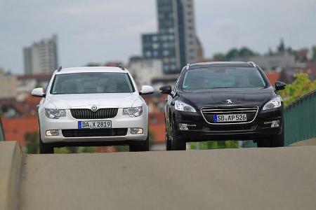 Peugot 508 SW HDi 165, Skoda Superb Combi 2.0 TDI, beide Fahrzeuge, Frontansicht, Front
