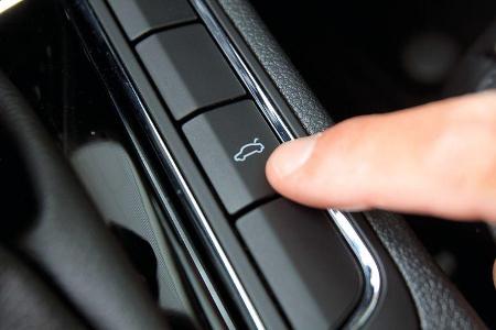 Skoda Superb Combi 2.0 TDI, Detail, Knopf, Heckklappe