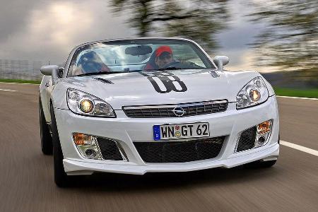 Weitere Tuning-Maßnahmen: Modifizierte Zylinderköpfe mit geglätteten Einlasskanälen, ...