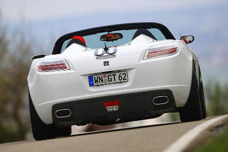 .. sowie scharfe Nockenwellen und eine selbst entwickelte Auspuffanlage.