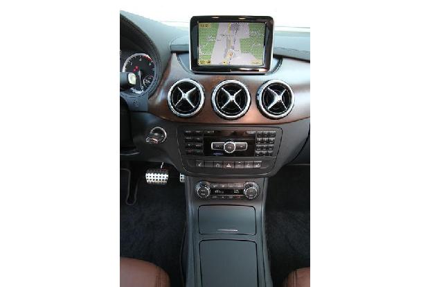 Mercedes B-Klasse, Mittelkonsole