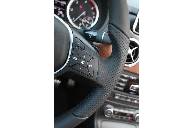 Mercedes B-Klasse, Lenkradbedienung
