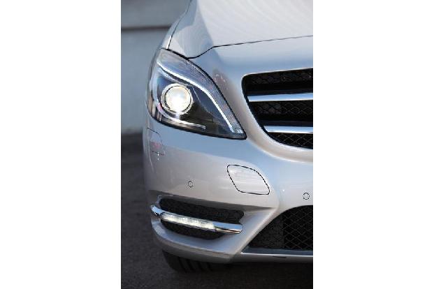 Mercedes B-Klasse, Scheinwerfer