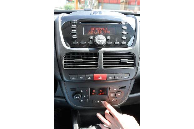Opel Combo, Mittelkonsole, Klimaautomatik, Radio