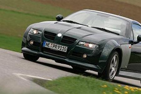 Der in Handarbeit gefertigte MG XPower SV-R besitzt den bösen Blick und allerhand Überholprestige