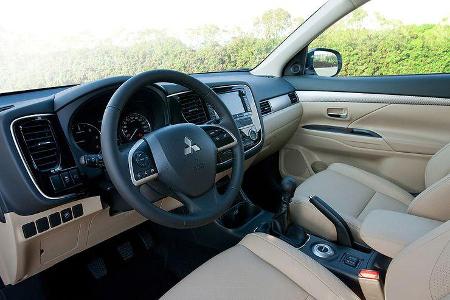 Mitsubishi Outlander Innenraum SUV Genf 2012