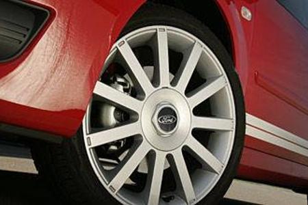 Die 17 Zoll großen LEICHTMETALLFELGEN kosten 145 Euro Aufpreis.