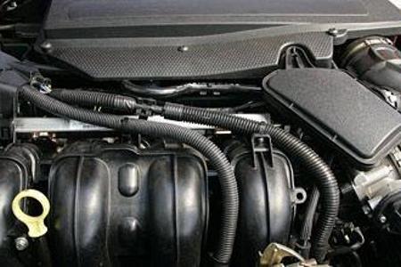 Der MOTOR ist zwar kein optisches Schmankerl, hängt aber gierig am Gas und klingt kernig