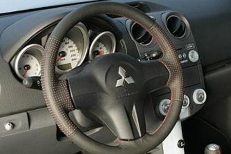 Der INNENRAUM des Colt wirkt zwar etwas verspielt, aber durchaus frisch und modern. Die Materialanmutung ist wertig.