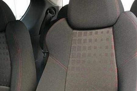 Die sehr gut konturierten SITZE bieten auch einen angenehmen Komfort.