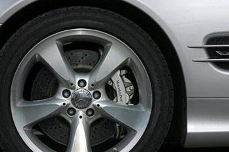 ... bissige Bremsanlage hinter 18-Zöllern.