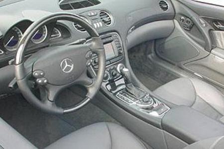 Ergonomischer, sachlich edler Innenraum.