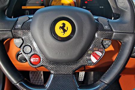 Ferrari F12 Berlinetta, Lenkrad