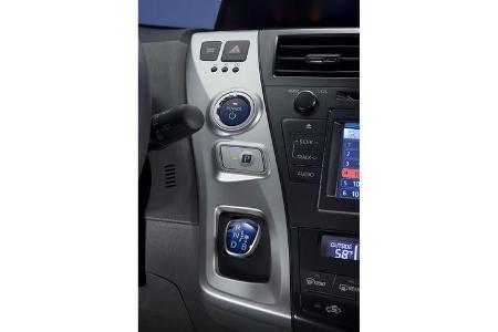 0111, Toyota Prius V, Cockpit