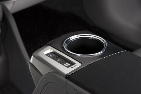 0111, Toyota Prius V, Cockpit, Cupholder