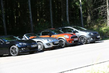 Landstrae, verschiedene Autos