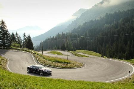 Aston Martin Vanquish, Kurvenfahrt