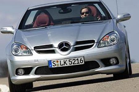 Das AMG-Paket kommt den Handlingeigenschaften des SLK 350 entgegen, beeinträchtigt aber den Komfort
