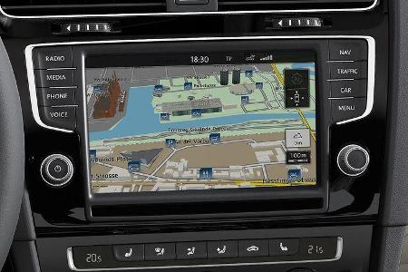 VW Golf VII, Innenraum, Navigationsmonitor