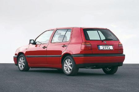 Der VW Golf III kam auf einen Stückzahl von 4.081.888 Exemplaren auf den Markt. 1998 erhielt das Cabrio ein Facelift in Stil...