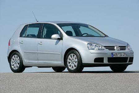 Der VW Golf V wurde von 2003 bis 2008 gebaut. Die fünfte Generation erhielt im EuroNCAP-Carshtest fünf Sterne.