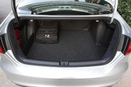 03/11 aumospo05/2011 VW Jetta, Kofferraum