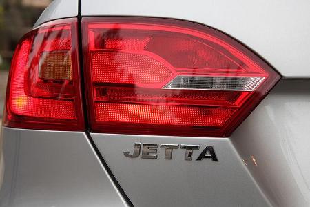 03/11 aumospo05/2011 VW Jetta, Rücklicht, Schriftzug